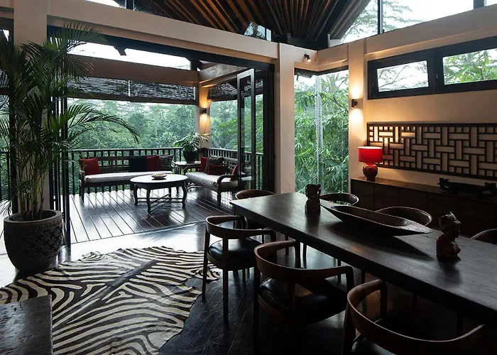Naga Putih Villa *