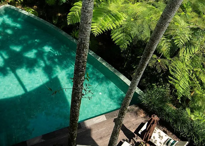 Villa Naga Putih