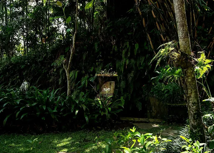 Villa Naga Putih