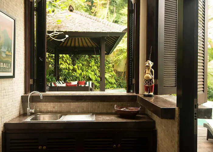 Naga Putih * Ubud