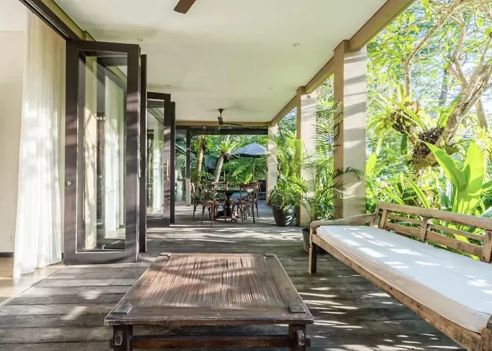 Naga Putih Villa *
